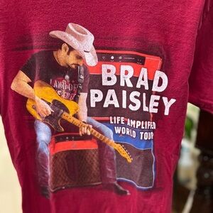 Brad Paisley “Life Amplified” world tour t-shirt size large in GUC